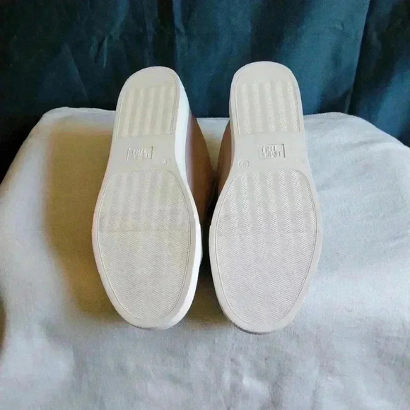 Time & True Sneakers NWOT - Picture 5 of 5